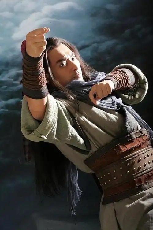 这三个版本,有祝延平版本,有丁海峰版本,有陈龙版本,三个版本里