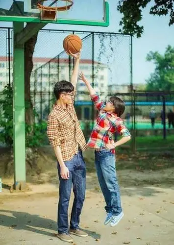 最萌身高差记录 身高歧视不合法(图)