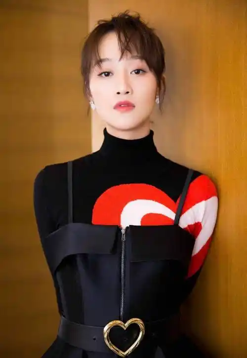 蓝盈莹的身份是演员.