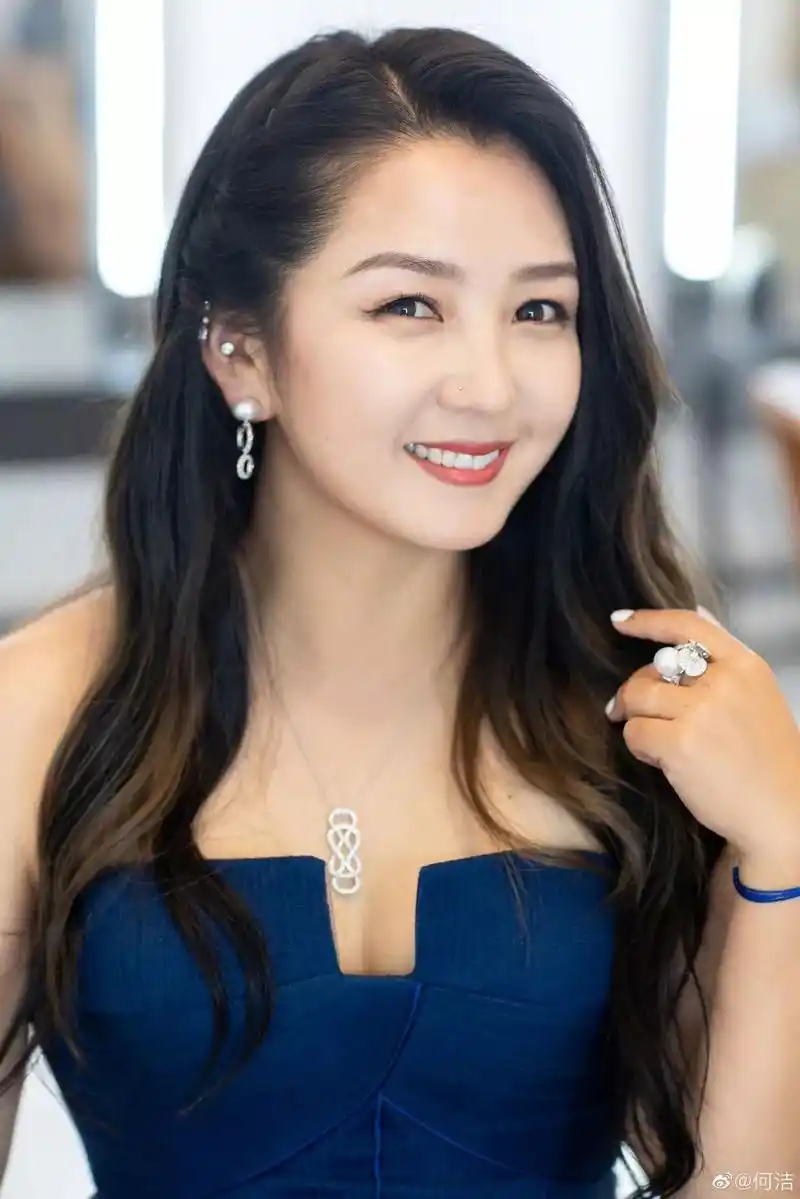 扒姨太爆料黄磊对人冷漠宋祖儿团队炒作何洁很落魄吴昕低价处理礼物