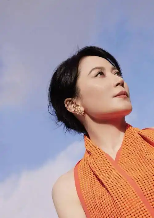 53岁俞飞鸿美出天际,近照惊为天人:她,无可复制_自由