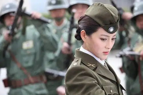 甘婷婷螳螂变装女特工上演无间道图