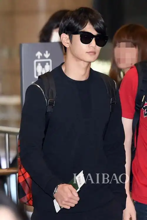 shinee组合成员崔珉豪7月4日韩国金浦机场街拍 (飞日本)exo组合成员金