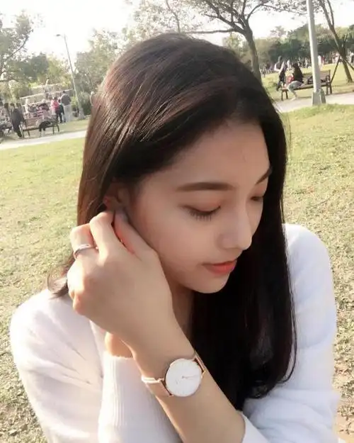 美女学生妹自拍照白嫩迷人美女生活美照长腿迷人