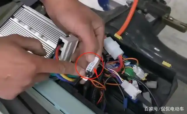 电动两轮三轮车骑到半路没电怎么办教你3个方法关键时用得着