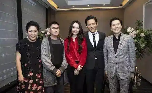 高圆圆怀孕,郭碧婷向佐订婚!网友却为女神们的下一代操碎心.