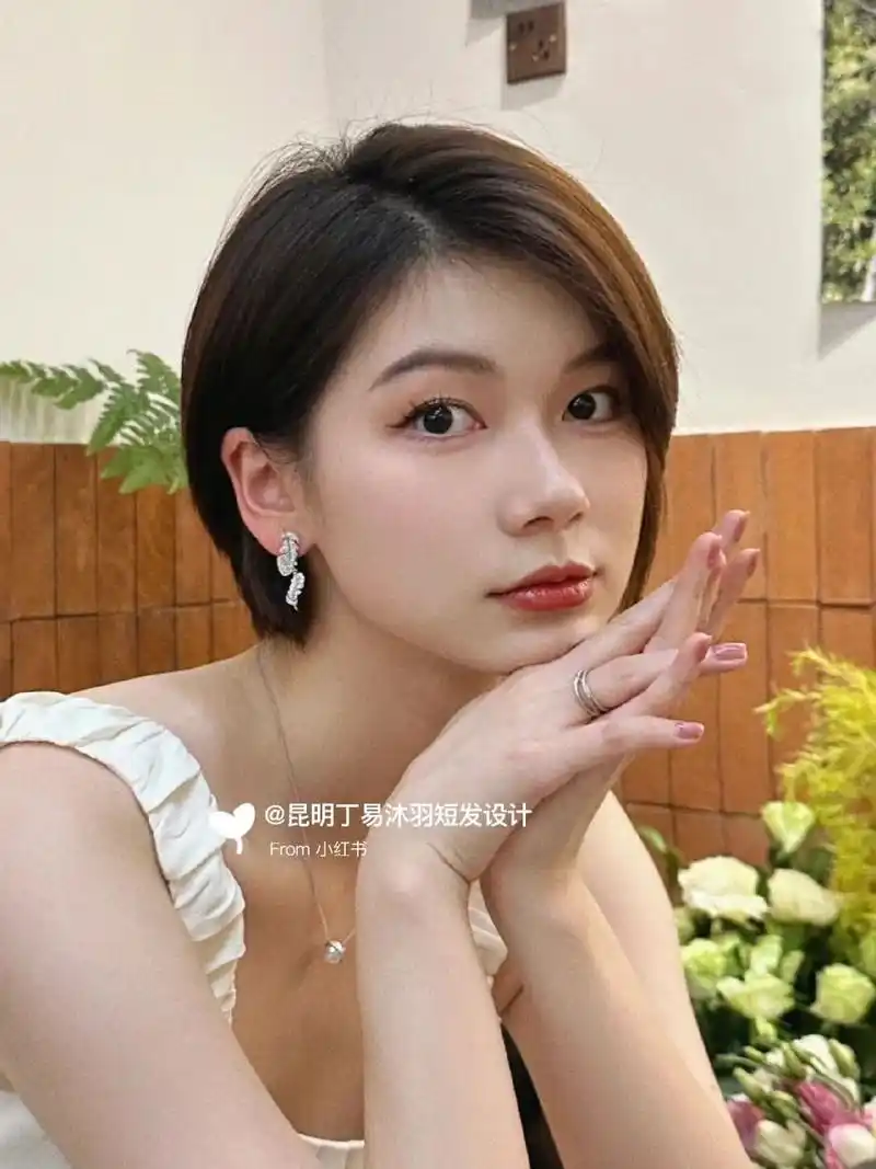 女人超过30岁一定要尝试一次超短发昆明短发 30岁一定要尝试一次短发