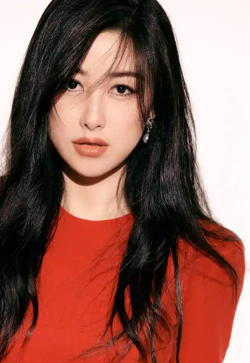 朱珠红色连衣裙时尚写真_一身_气质_礼服