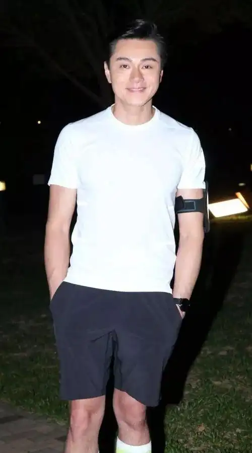 传44岁tvb小生黄浩然约满离巢 转投古天乐公司重返电影圈