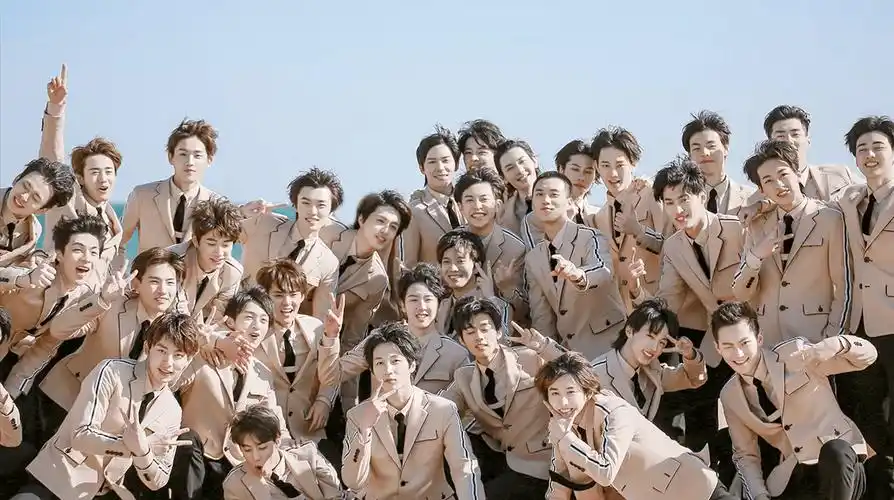 比如,凭借向《偶像练习生》成功输送四位人气选手的坤音娱乐,在2018年