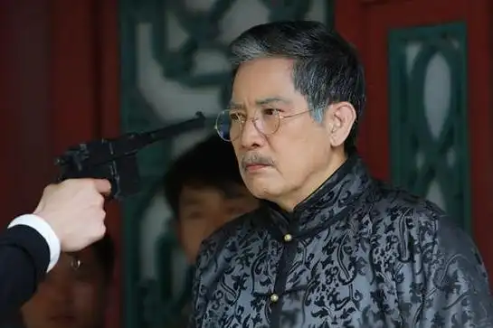 在电视剧《新京华烟云》和正在热播的《亲爱的她们》中,都有秦汉的