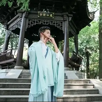 文艺青年男生头像唯美古风男生头像