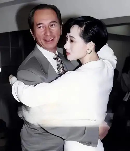 亚洲小姐利智,与功夫巨星李连杰,结婚过年恩爱如初