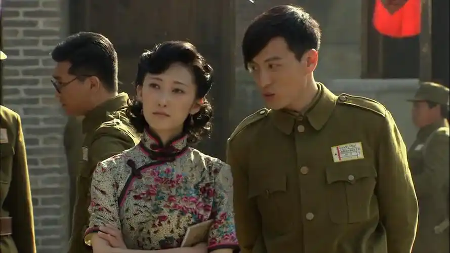 飞哥大英雄:景怡刚到,梁飞就叫她到一旁,陈彩霞的醋缸算是翻了