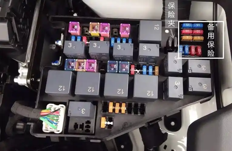 就自己家里停电,没跳闸 电表保险丝烧了