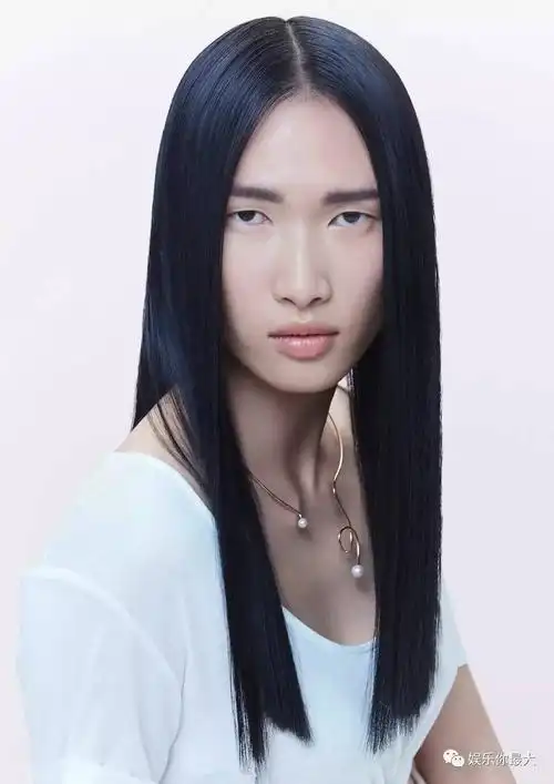 她是新生代超模却曾被嘲讽最丑女炮灰