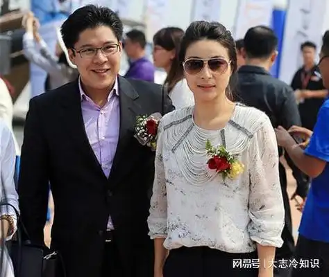 霍启刚的堂弟霍启文觉得自己在香港买不了房子,于是就跑到内地来创业