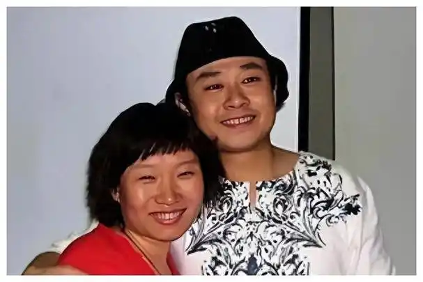 刀郎前妻杨娜:生下女儿40天就跑路,刀郎红了后,问还能复合吗?