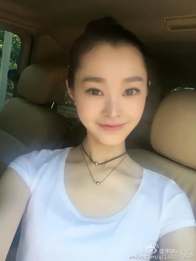 宋轶《心灵法医》  请用一个词形容宋轶的自拍.