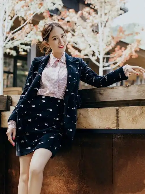 陈乔恩时尚大片,西装造型酷帅有范儿,不走少女人设更好看!