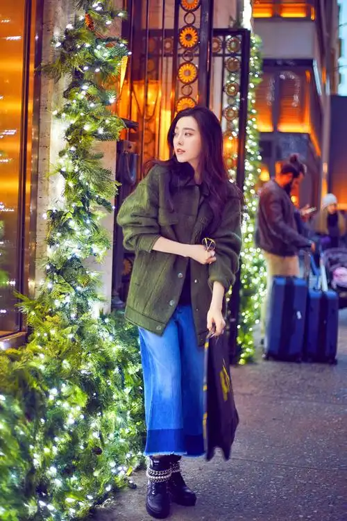 8 乍暖还寒!范冰冰春季潮搭街头漫步