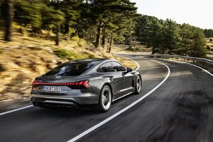 最具未来感的性能车,奥迪rs e-tron gt超霸气_太平洋号