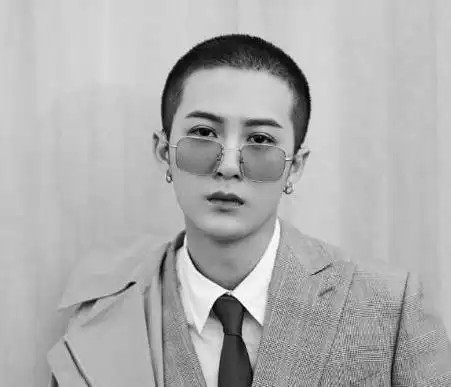 有种整容叫尹正换发型,长发剃寸头秒变吴彦祖,网友:帅到不敢认