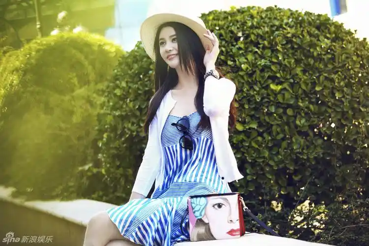 组图:邱璐璠甜美微笑惹人爱 申佳薇追爱连获赞_高清图集_新浪网