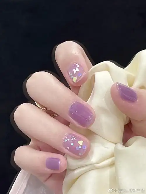 指甲油 女心美甲##仙女美甲##紫色美甲#搭配了白色小蝴蝶和黄色小爱心