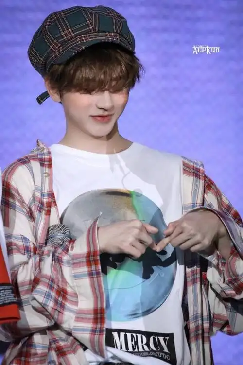 520蔡徐坤朝你浪漫比心