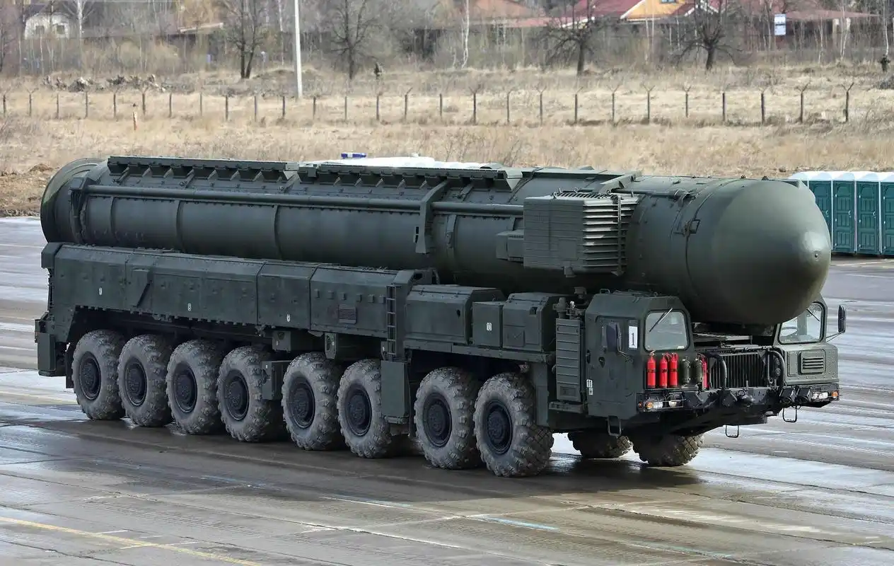 总结所以假设中国真的朝美国发射24枚东风导弹,美国别说把24枚东风