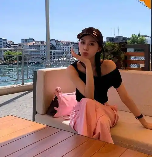 潘玮柏和宣云日内瓦度假,结婚4年不要孩子,情侣照显恩爱