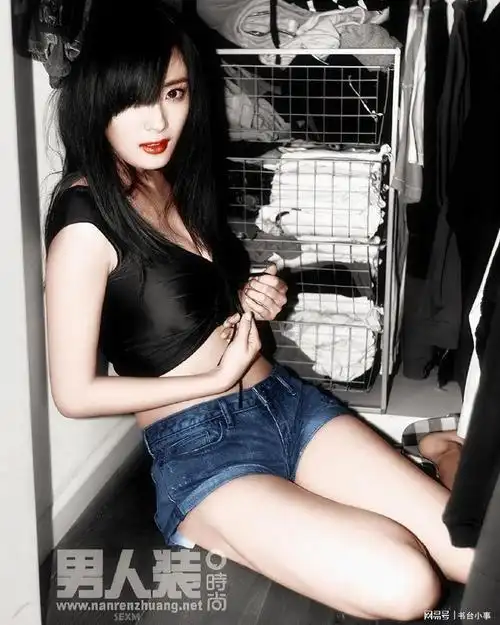 杨幂早期男人装杂志封面,又甜又欲,可惜现在了