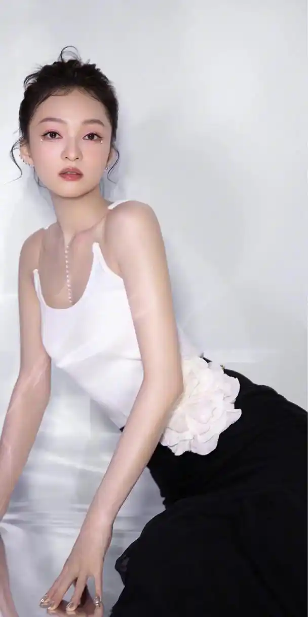 张韶涵,黑白美人鱼氧气写真壁纸.