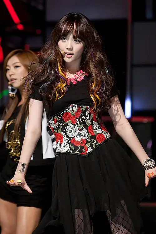 谁有fx崔雪莉这张图的原图