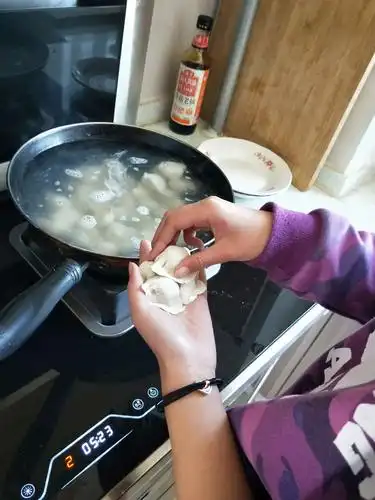 我为爸妈包饺子