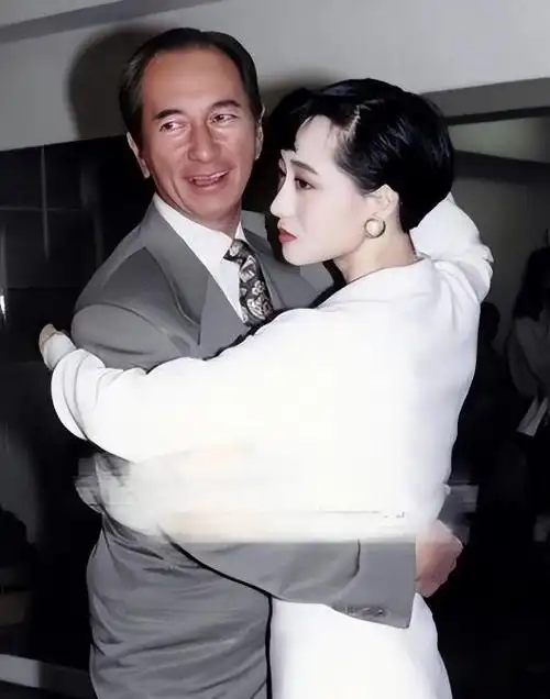 亚洲小姐利智与功夫巨星李连杰结婚过年恩爱如初