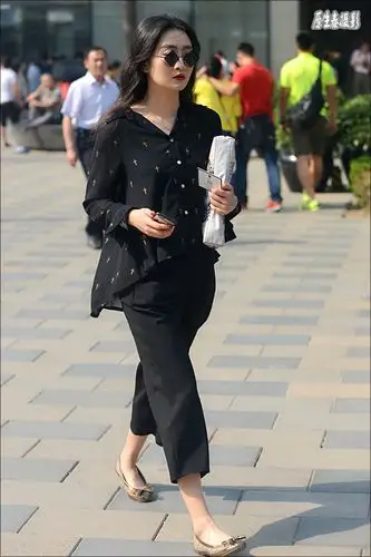 街拍:初夏潮女提升颜值有利器!