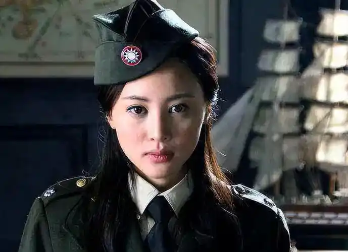 川岛芳子|川岛芳子靓丽绝伦?抓捕她的军统特工透露:全身针孔,老婆子相