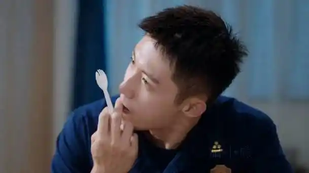 黄景瑜林陆骁 吃蛋糕会舔手指的男人真的很可爱06