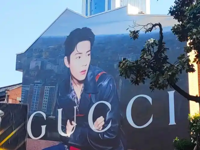 打卡肖战地广,会会虾圈朋友,开心的一天    #肖战gucci品牌代言