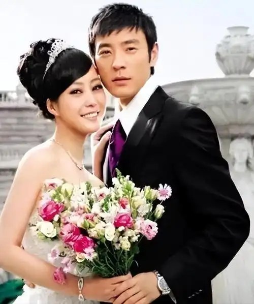 李光洁个人资料简介,娶过郝蕾,爱过王珞丹,没想到和小12岁的她修成