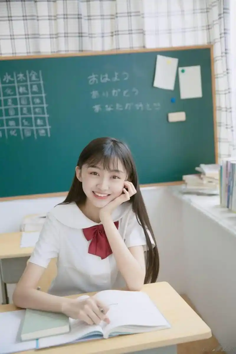 曲芷含:今天心情是什么颜色呢哇咔咔