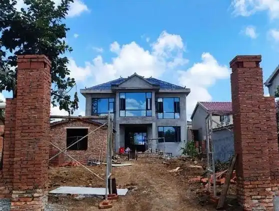 农村房屋不准翻建,有卫星随时监控,为何加顶棚,晒粮食也不行?