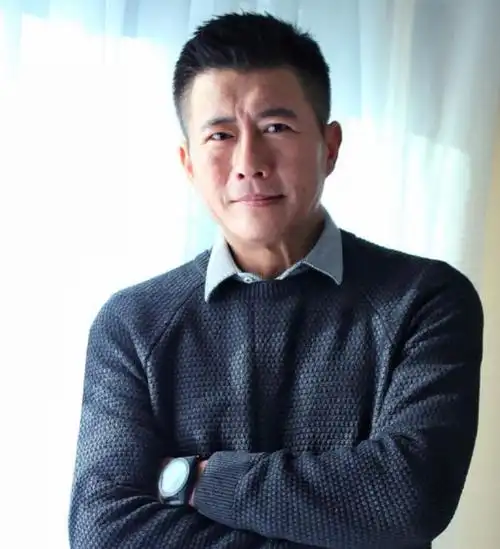 16日,在《声临其境》庆余年专场上,高曙光评价合作过的年轻演员肖战