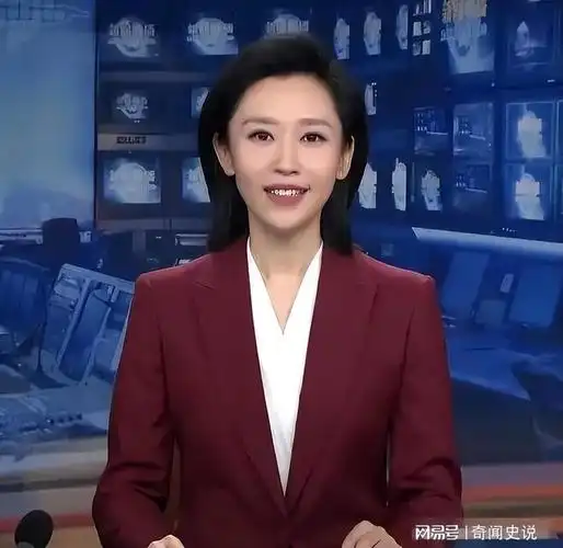新闻联播主持人王音棋突然一笑评论区沦陷再也不看你