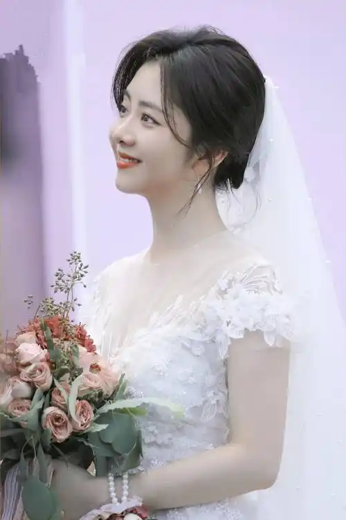 女明星谭松韵写真剧照:俏丽可爱,靓丽青春