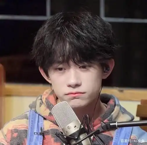 捕捉今日份嘟嘴的小可爱易烊千玺