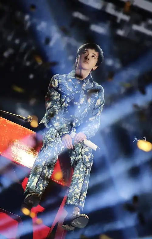 才华歌者华晨宇演唱会——彩带飞舞时刻,如梦幻般的美