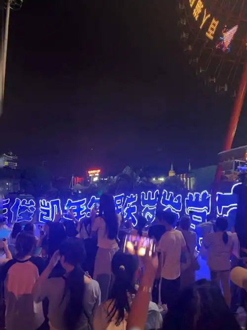 "从开始到未来只为王俊凯",王俊凯在哪,小螃蟹就在哪 蓝海永远追随